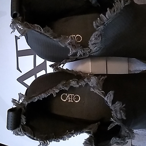 Olive booties, not sure if it's leather or suede, but beautiful true olive color - Picture 6 of 7